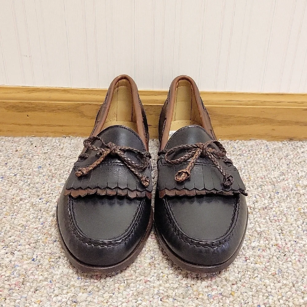 Allen Edmond Woodstock Men's Classic Kiltie Tassel Loafers in Black and Brown 11